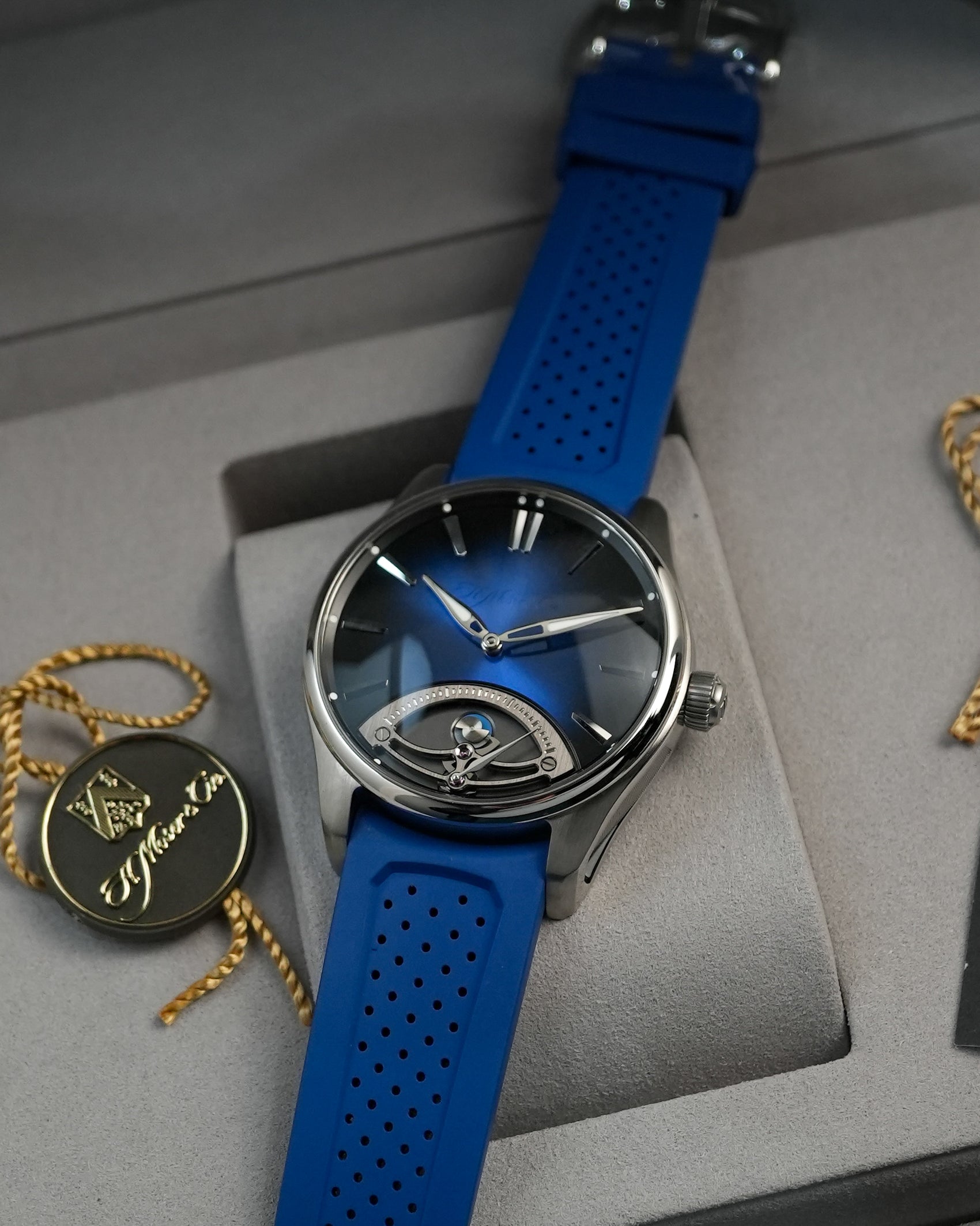 H Moser and Cie Pioneer Retrograde Seconds Midnight Blue 42mm 3250-1200