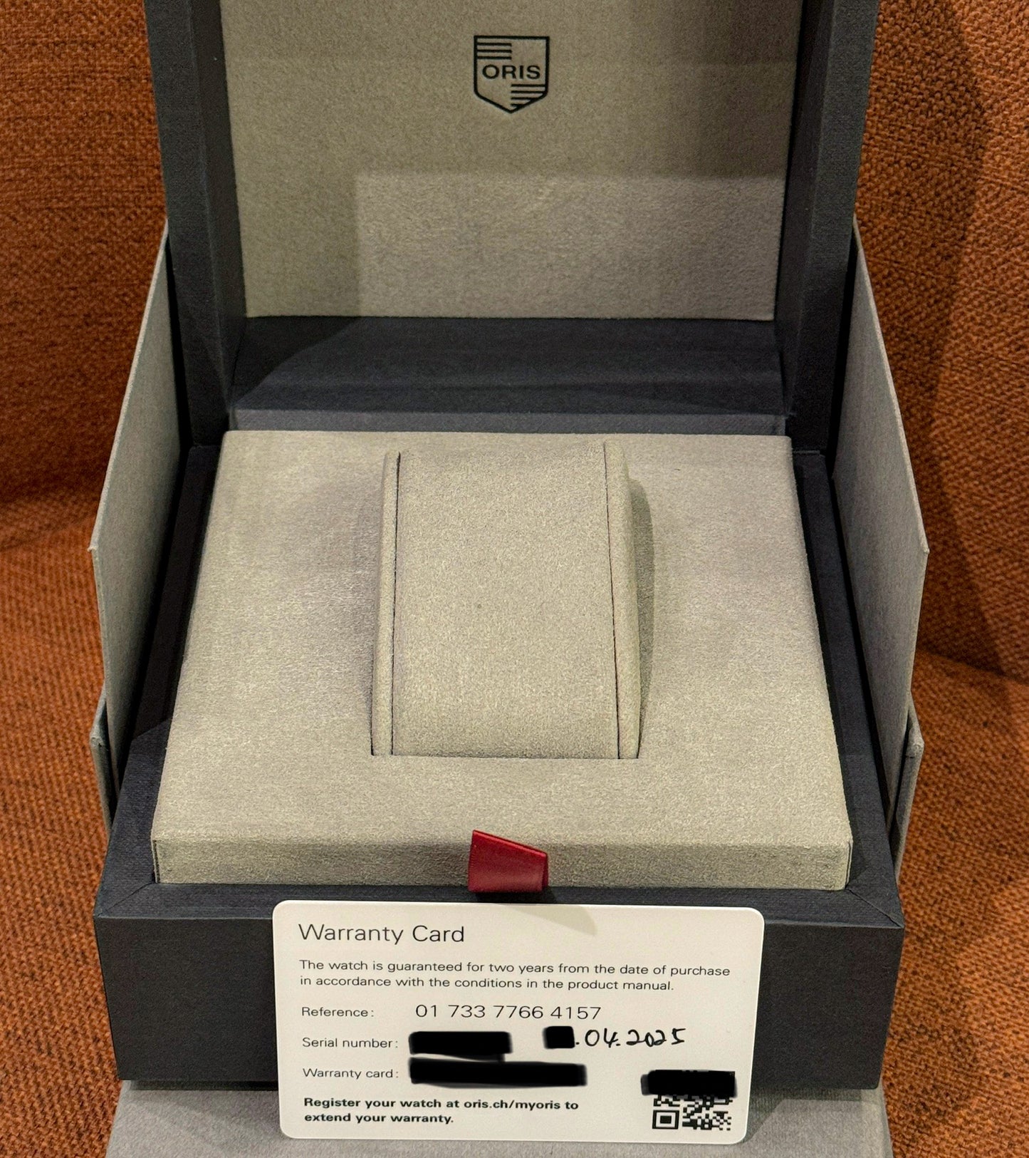 Oris Aquis Green Date Hulk 300m 01 733 7766 4157