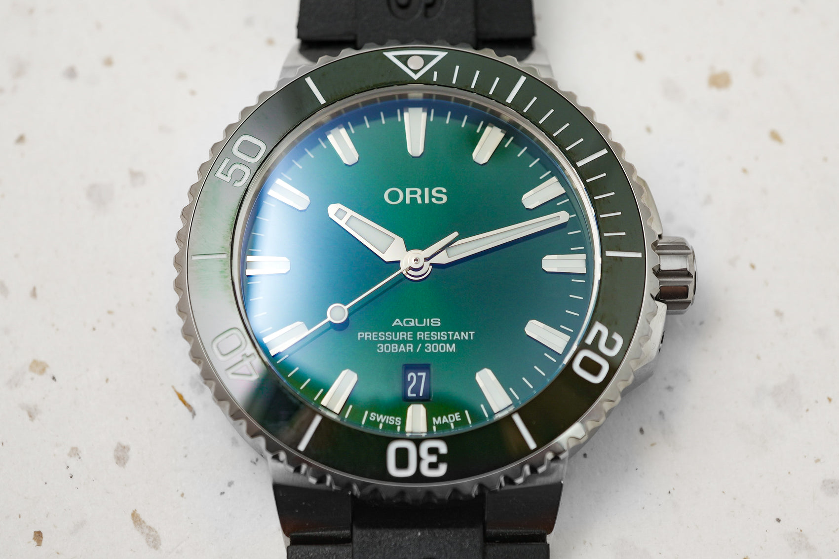 Oris Aquis Green Date Hulk 300m 01 733 7766 4157