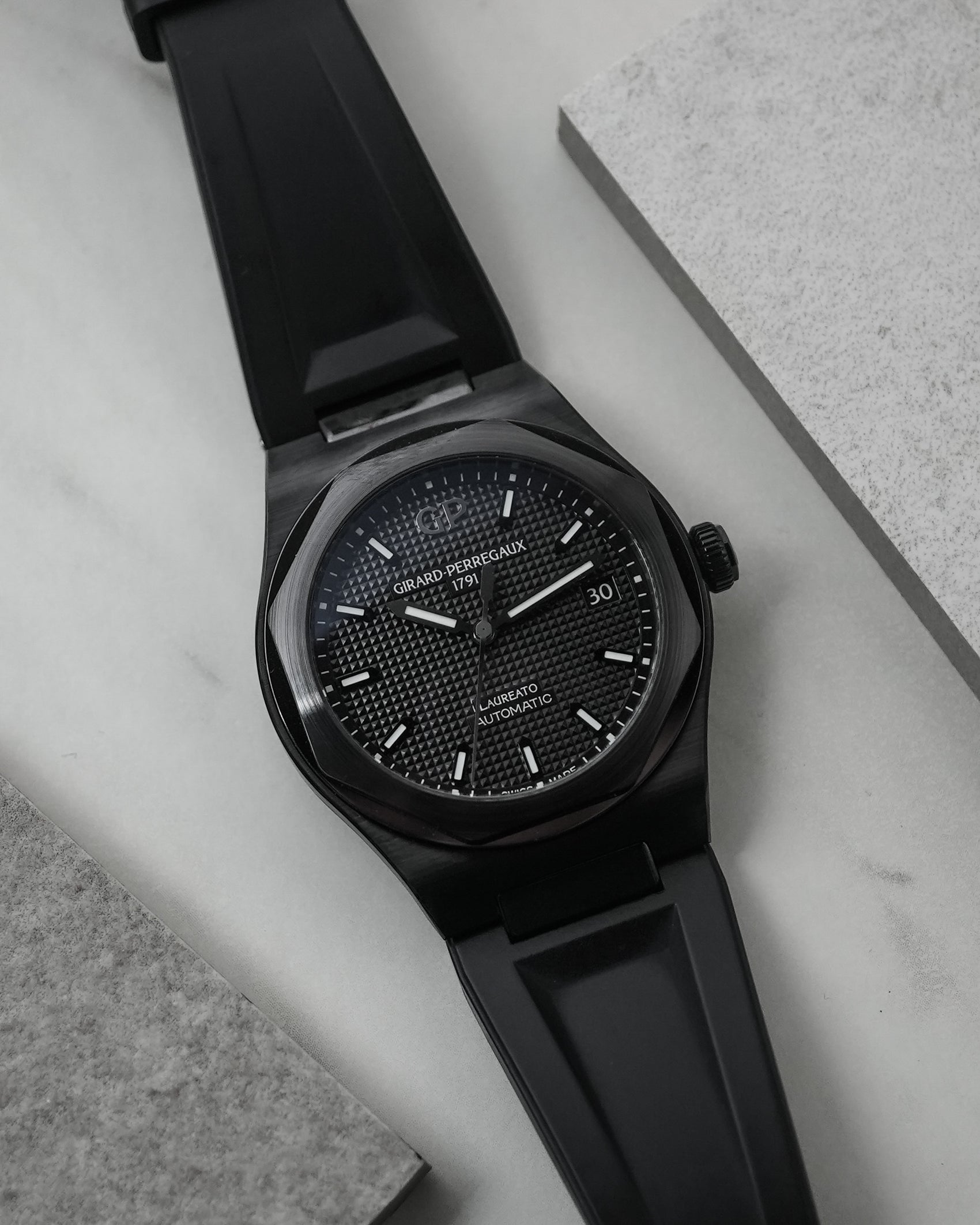 Girard Perregaux Laureato 38mm Ceramic Automatic 81005-32-631-FK6A 81005