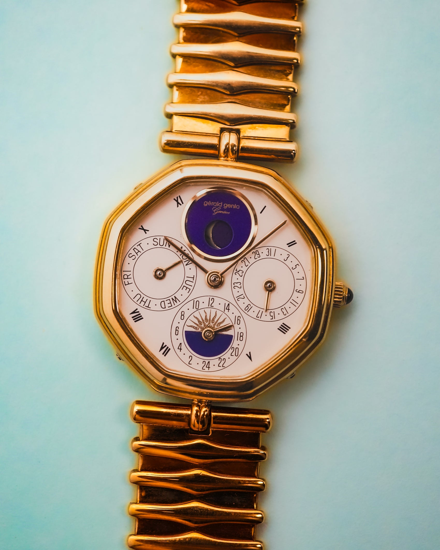Gerald Genta Perpetual Triple Calender Day Date Moonphase in Solid 18K Yellow Gold 2774