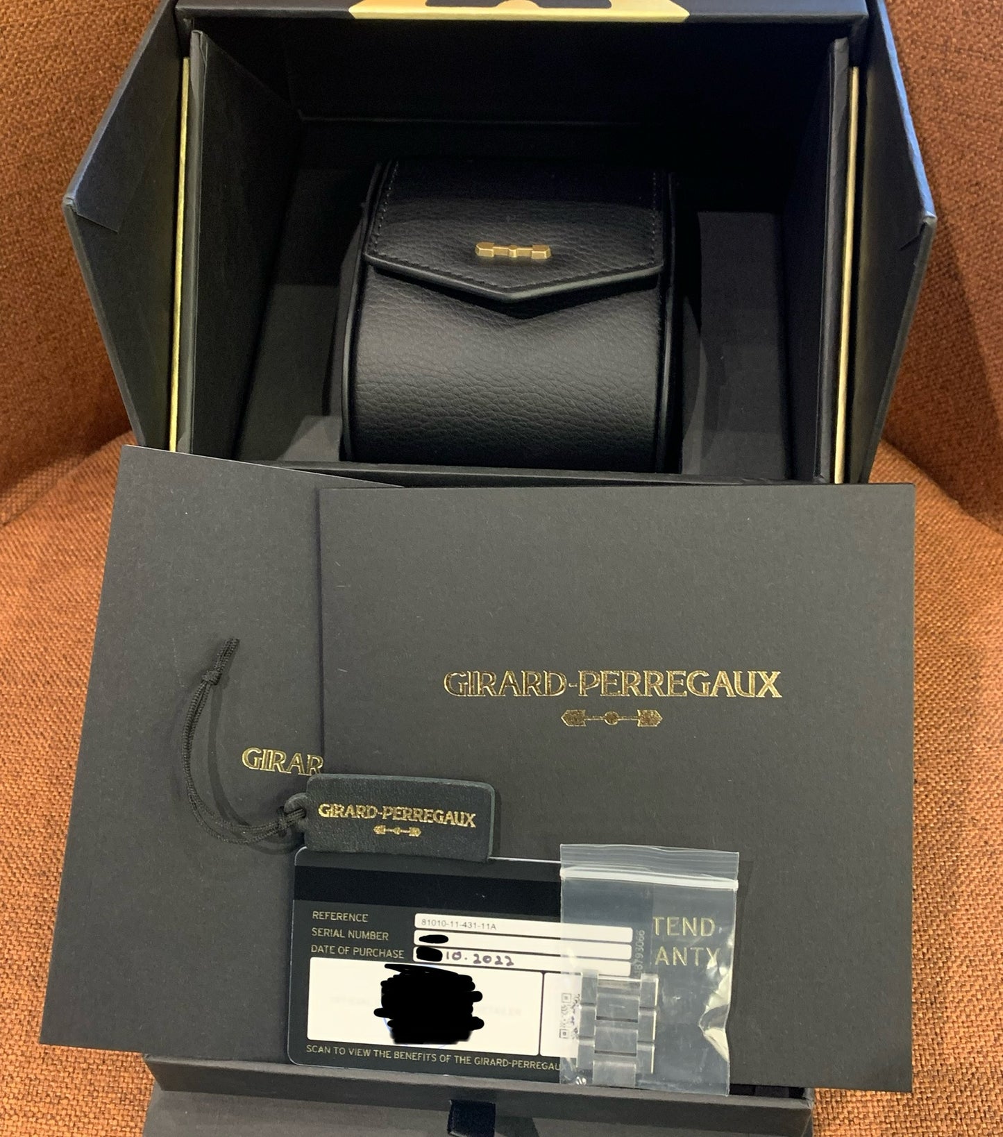 Girard Perregaux Laureato Blue 43mm 81010 81010-11-431-11A