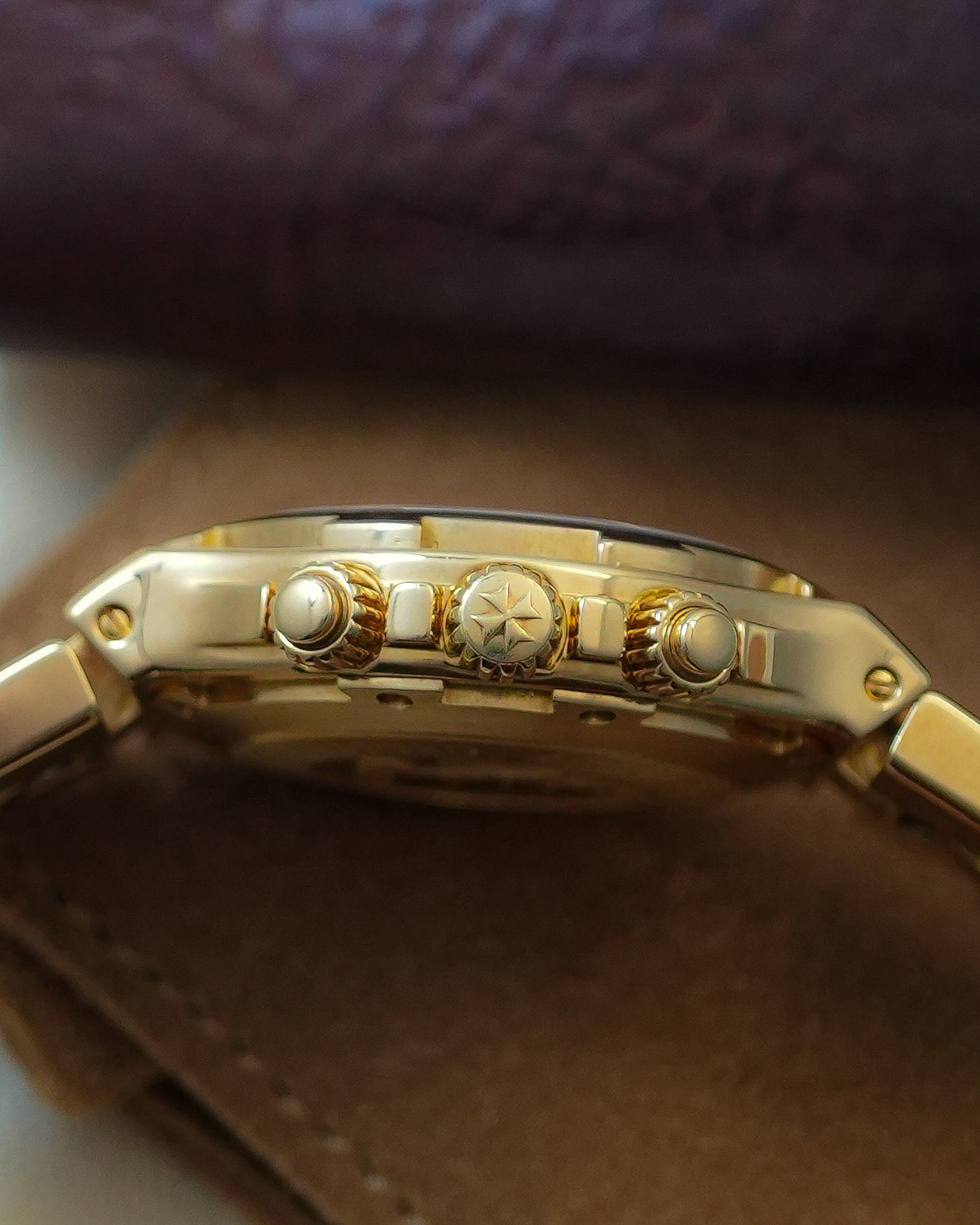 Vacheron Constantin Overseas Chronograph in Solid 18K Yellow Gold 49140 49140/423j-8791