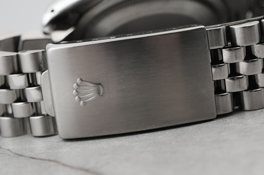 Rolex Datejust 36 Salmon Dial Engine Turned Bezel Oyster Perpetual 36mm 16220