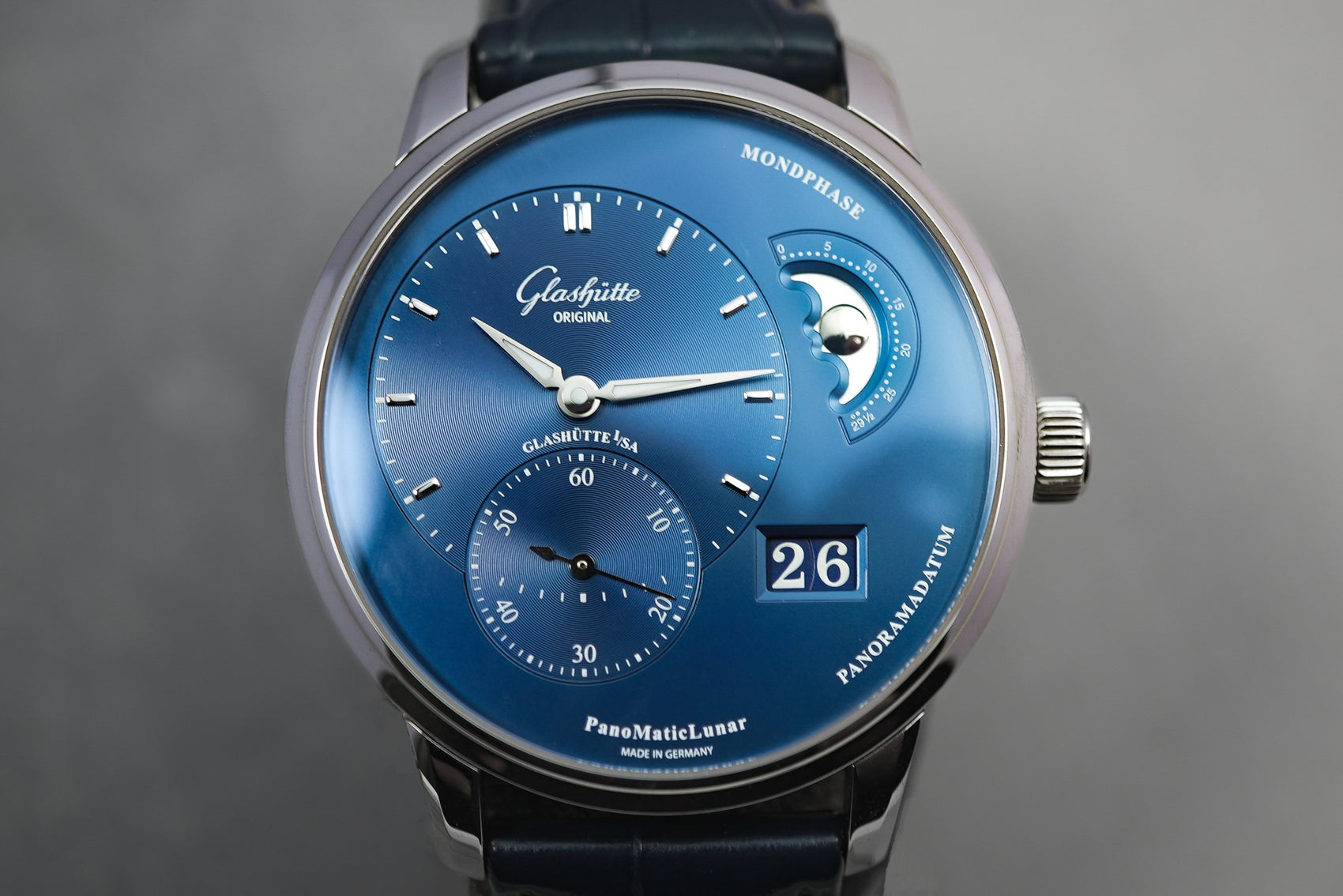 Glashutte Original PanomaticLunar Blue Moonphase 40mm 1-90-02-46-32-35