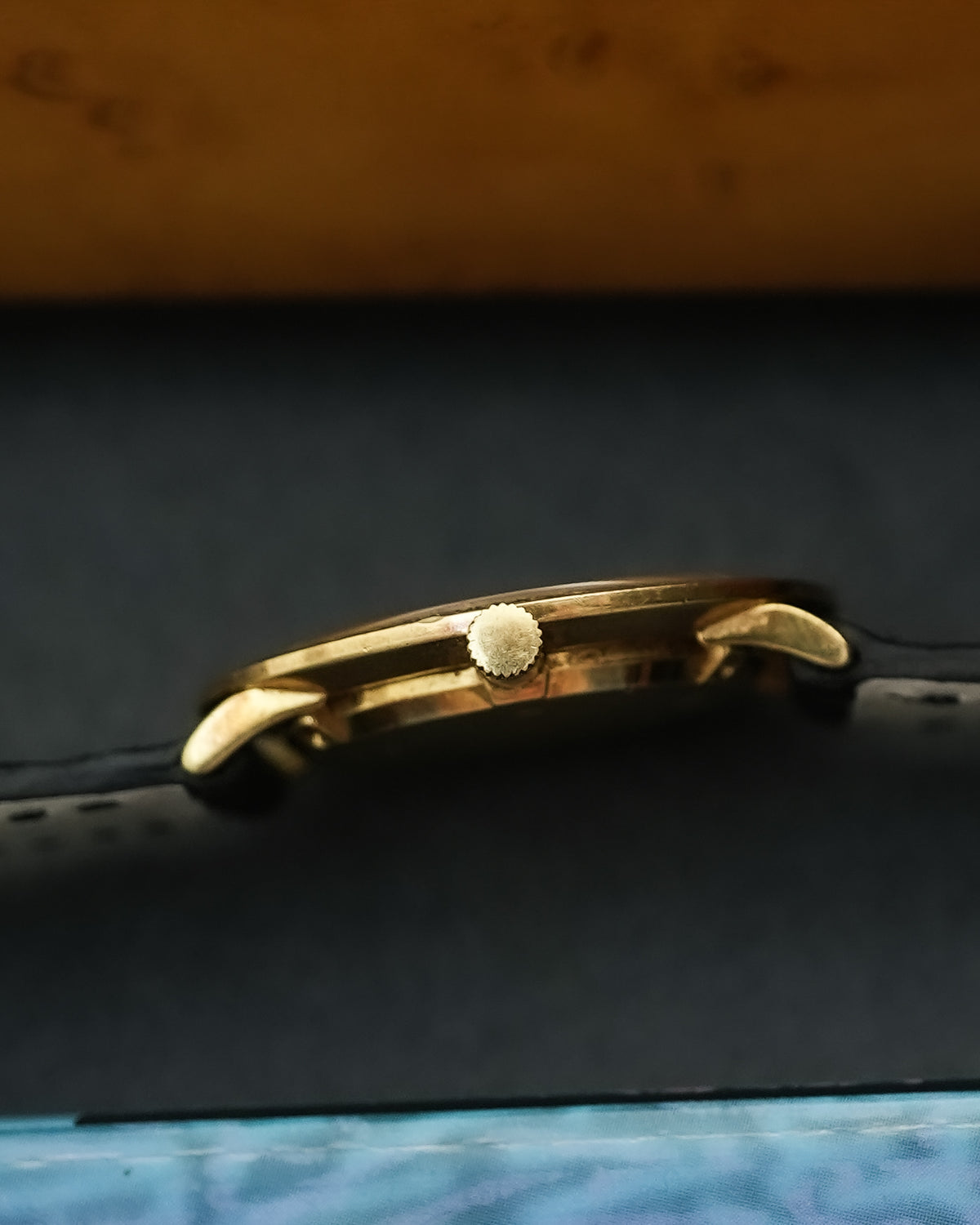 Piaget Onyx with Roman Engraved Bezel in Solid 18K Yellow Gold Manual Winding 9118