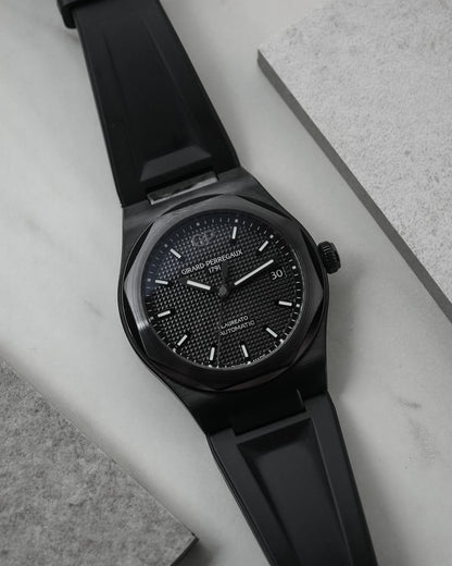 Girard Perregaux Laureato 38mm Ceramic Automatic 81005-32-631-FK6A 81005