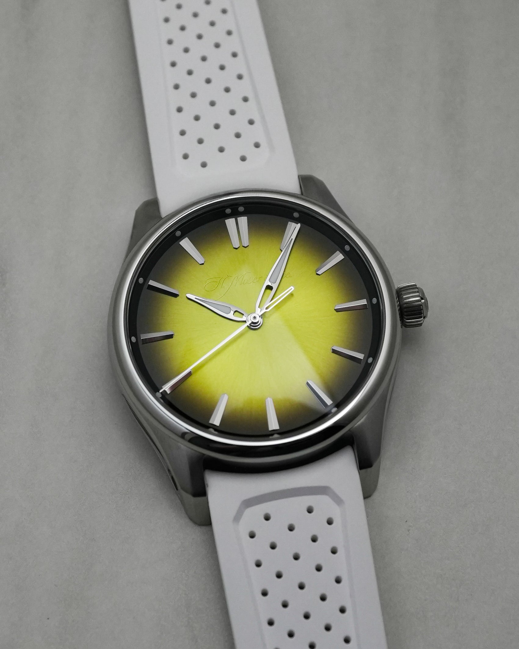 H.Moser & Cie Moser Pioneer Center Seconds Sunny Side Up Yellow Fume 40mm 3201-1200