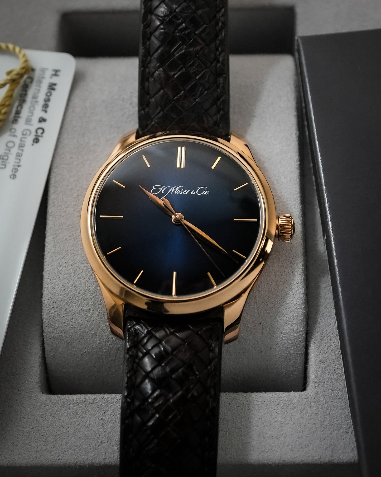 H Moser & Cie Endeavour Centre Seconds Midnight Blue Fume Automatic 40mm in 18k Solid Rose Red Gold 1200-0401