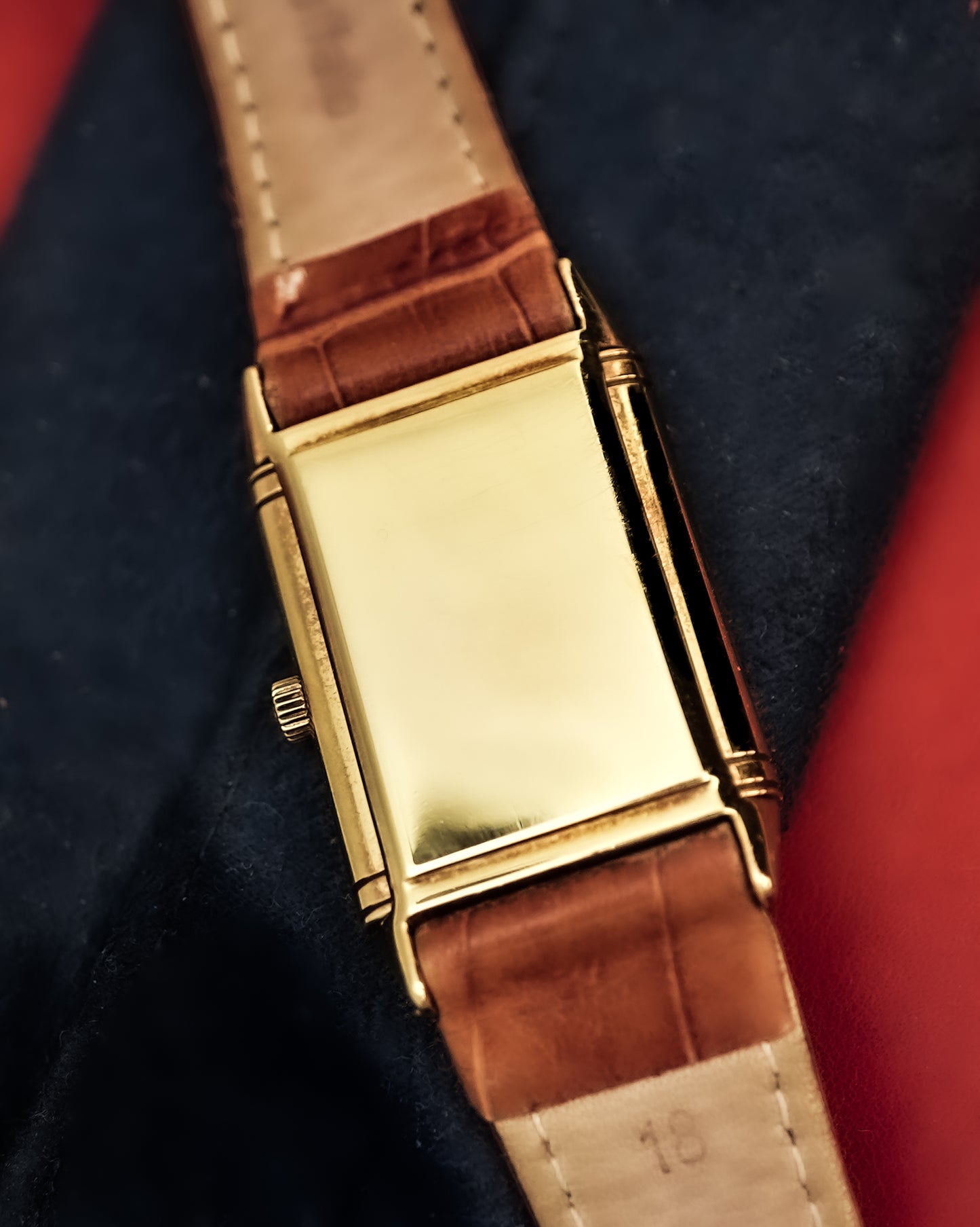 JLC Jaeger Le Coultre Reverso Ultrathin in 18K Solid Yellow Gold 23mm x 38mm Quartz 140.105