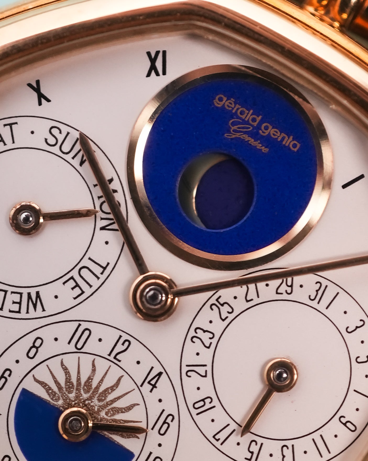 Gerald Genta Perpetual Triple Calender Day Date Moonphase in Solid 18K Yellow Gold 2774