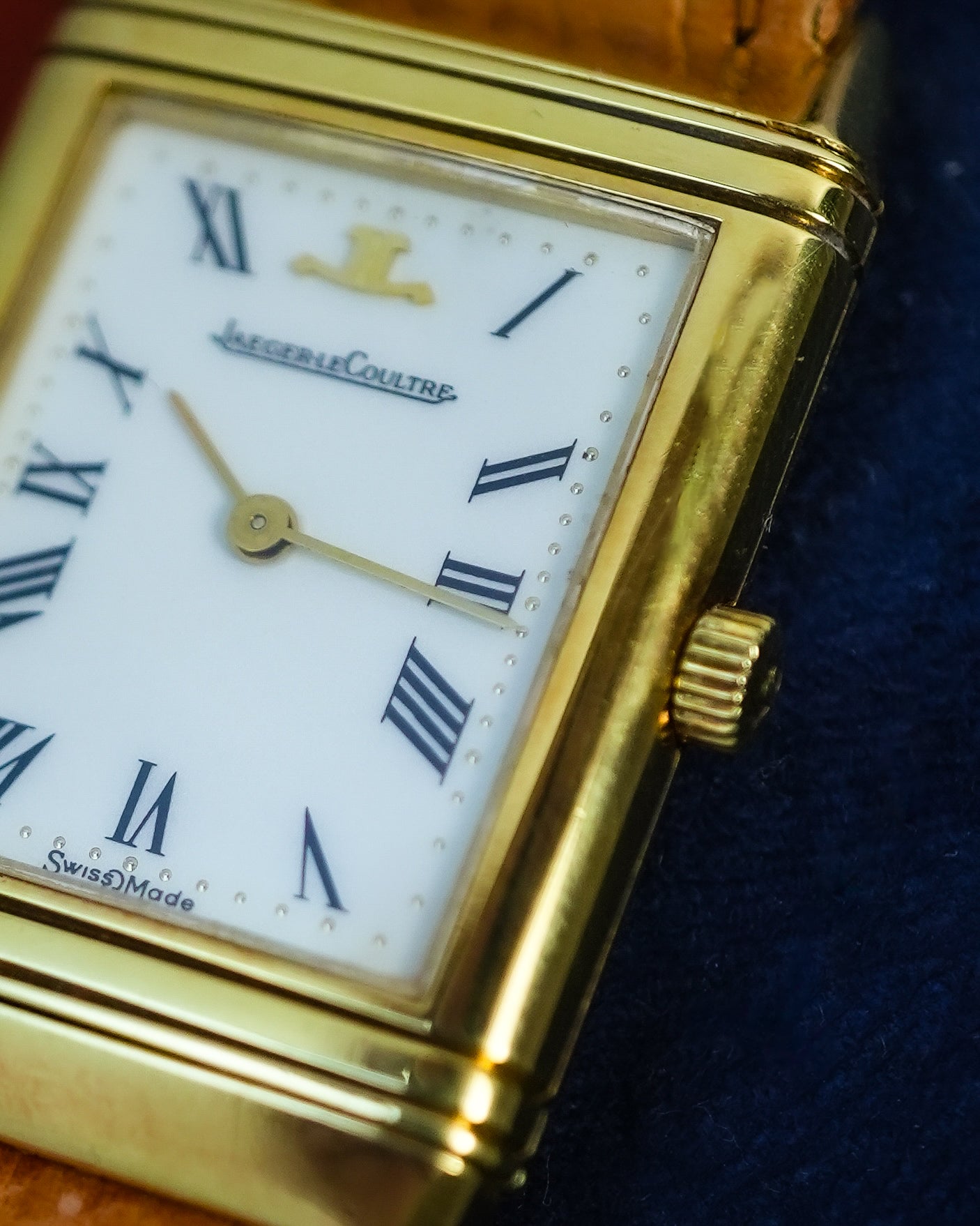 JLC Jaeger Le Coultre Reverso Ultrathin in 18K Solid Yellow Gold 23mm x 38mm Quartz 140.105
