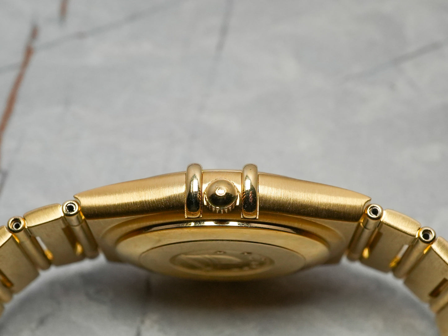 Omega Constellation Manhattan Dial with 11 Point Diamond in 18k Yellow Gold 1102.15.00