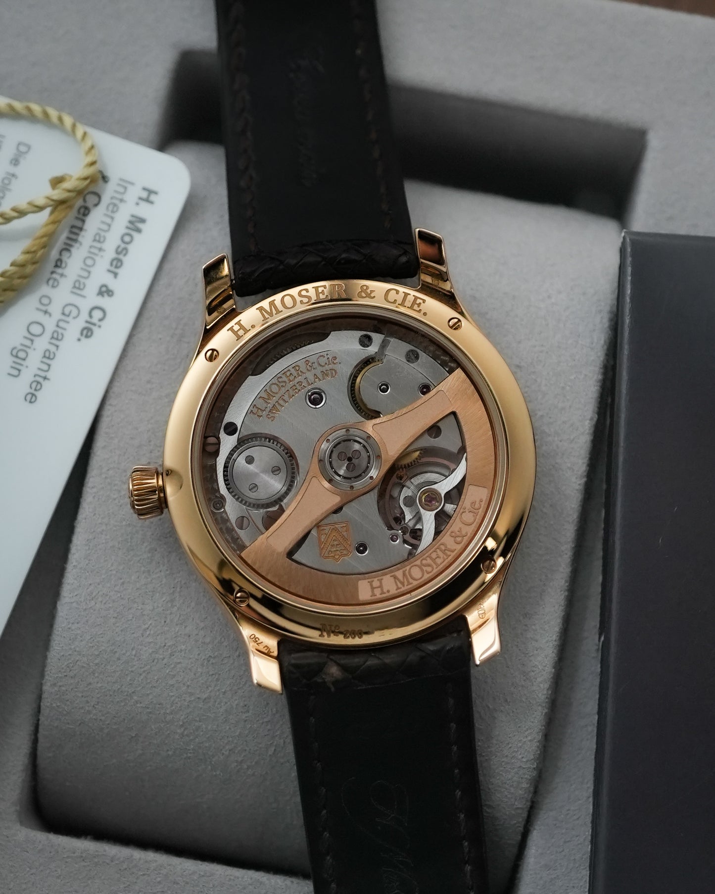 H Moser & Cie Endeavour Centre Seconds Midnight Blue Fume Automatic 40mm in 18k Solid Rose Red Gold 1200-0401