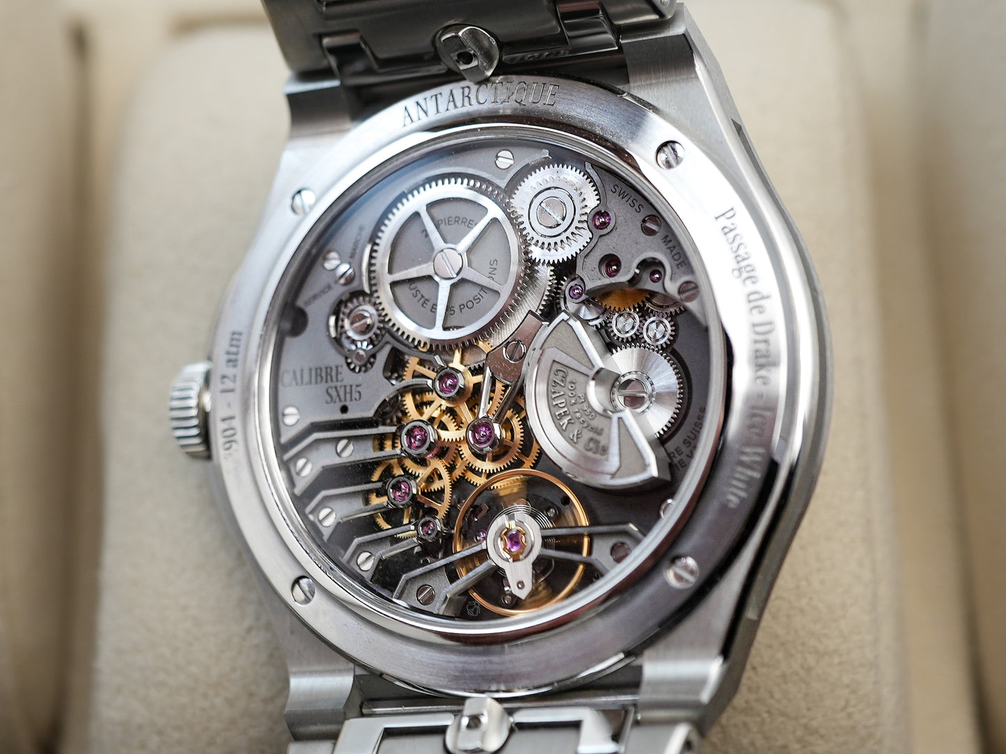 Czapek Antarctique Passage De Drake White 40.5mm Ice White