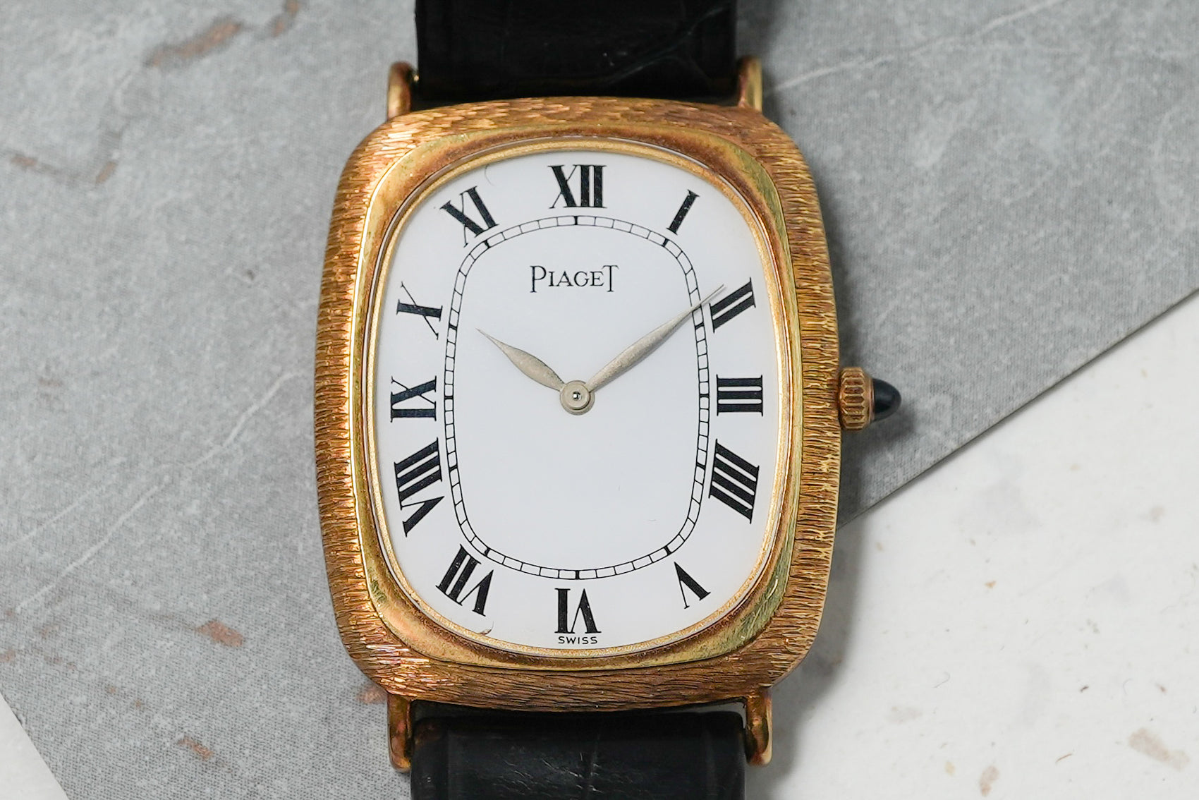 Piaget Classique Bark Texture Manual Winding in 18K Solid Yellow Gold 9251
