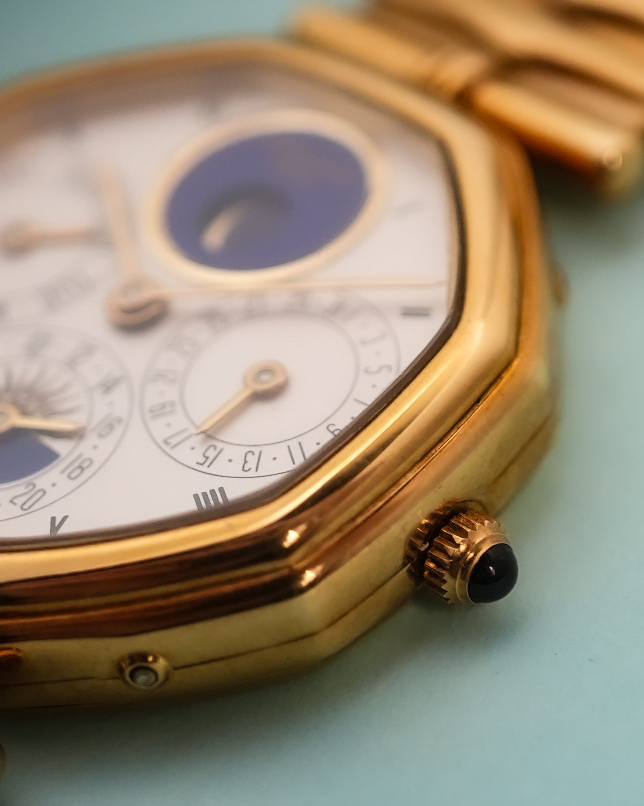 Gerald Genta Perpetual Triple Calender Day Date Moonphase in Solid 18K Yellow Gold 2774