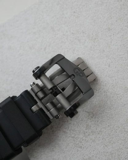 Girard Perregaux Laureato 38mm Ceramic Automatic 81005-32-631-FK6A 81005