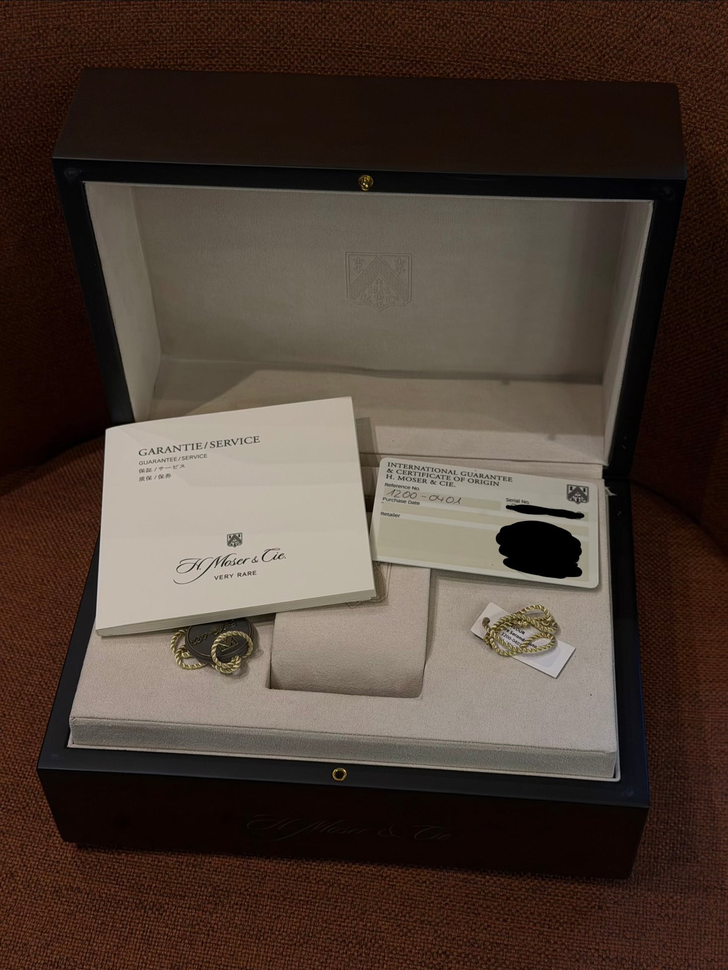 H Moser & Cie Endeavour Centre Seconds Midnight Blue Fume Automatic 40mm in 18k Solid Rose Red Gold 1200-0401