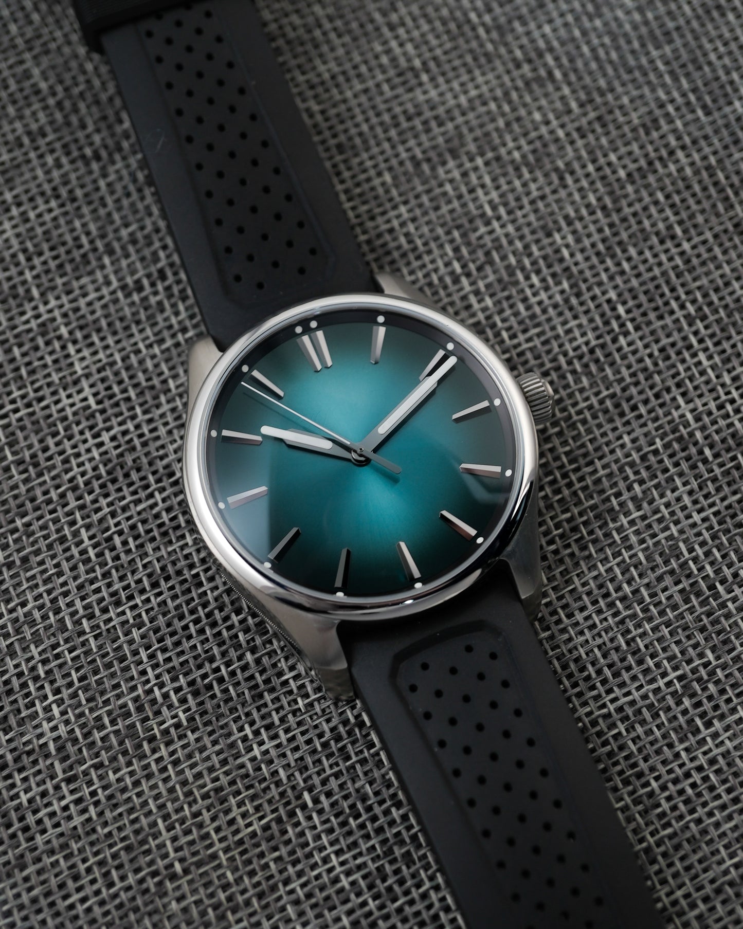 H.Moser & Cie Pioneer Centre Seconds Blue Lagoon Mega Cool 42.8mm 3200-1214