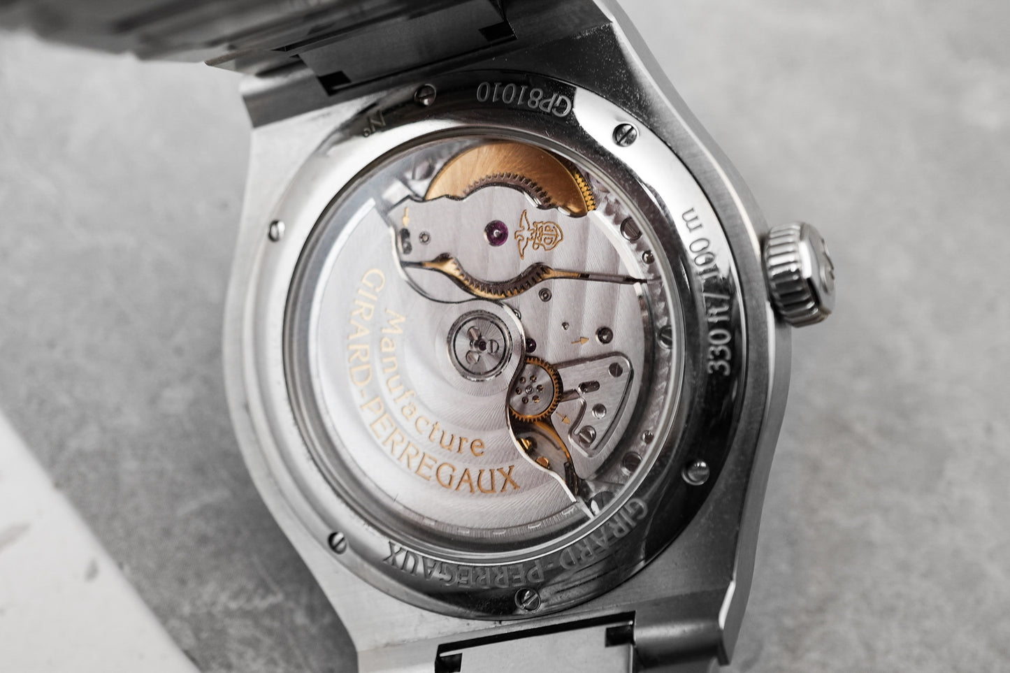 Girard Perregaux Laureato Blue 43mm 81010 81010-11-431-11A