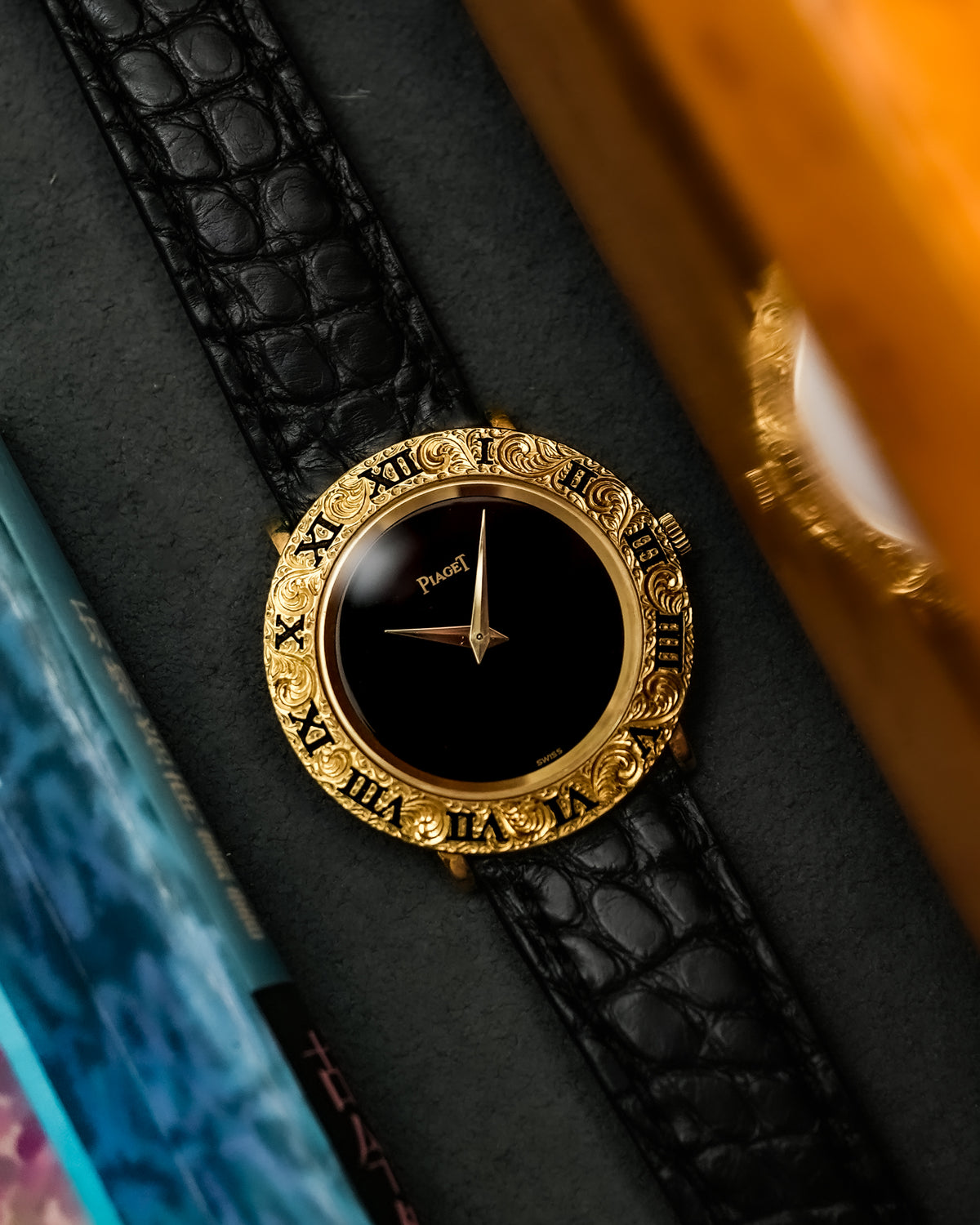 Piaget Onyx with Roman Engraved Bezel in Solid 18K Yellow Gold Manual Winding 9118