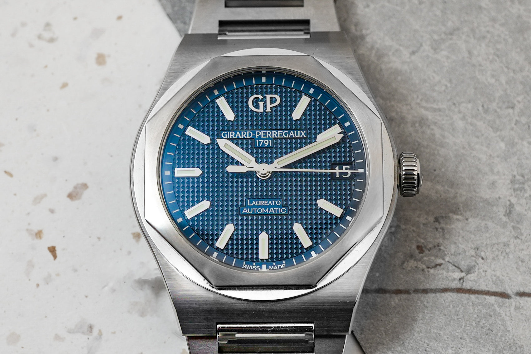 Girard Perregaux Laureato Blue 43mm 81010 81010-11-431-11A