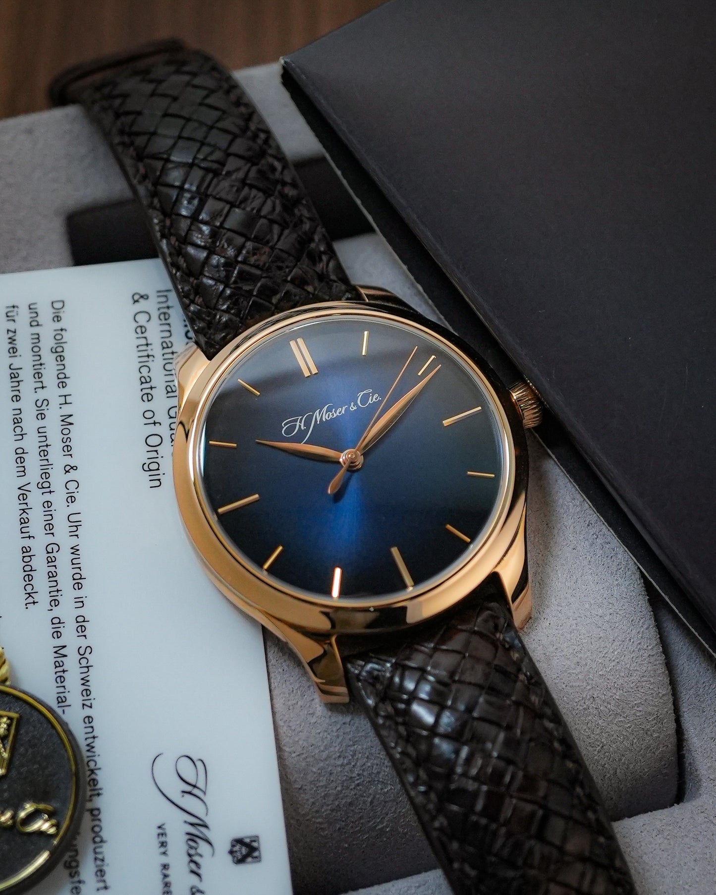 H Moser & Cie Endeavour Centre Seconds Midnight Blue Fume Automatic 40mm in 18k Solid Rose Red Gold 1200-0401