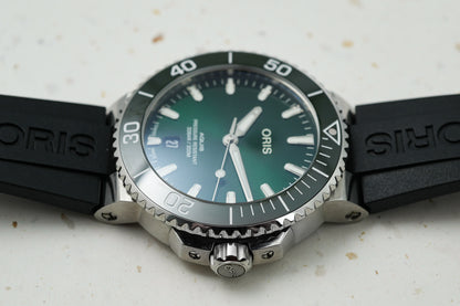 Oris Aquis Green Date Hulk 300m 01 733 7766 4157