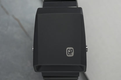 Girard Perregaux Casquette 2.0 Limited Edition 820 Pieces 39800  39800-32-001-32A