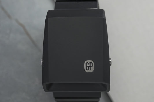 Girard Perregaux Casquette 2.0 Limited Edition 820 Pieces 39800  39800-32-001-32A