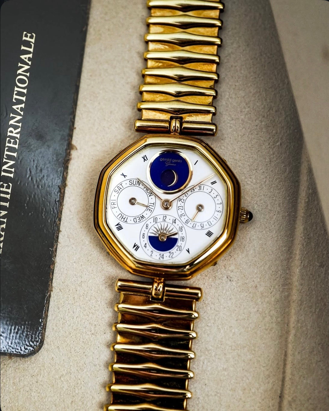 Gerald Genta Perpetual Triple Calender Day Date Moonphase in Solid 18K Yellow Gold 2774
