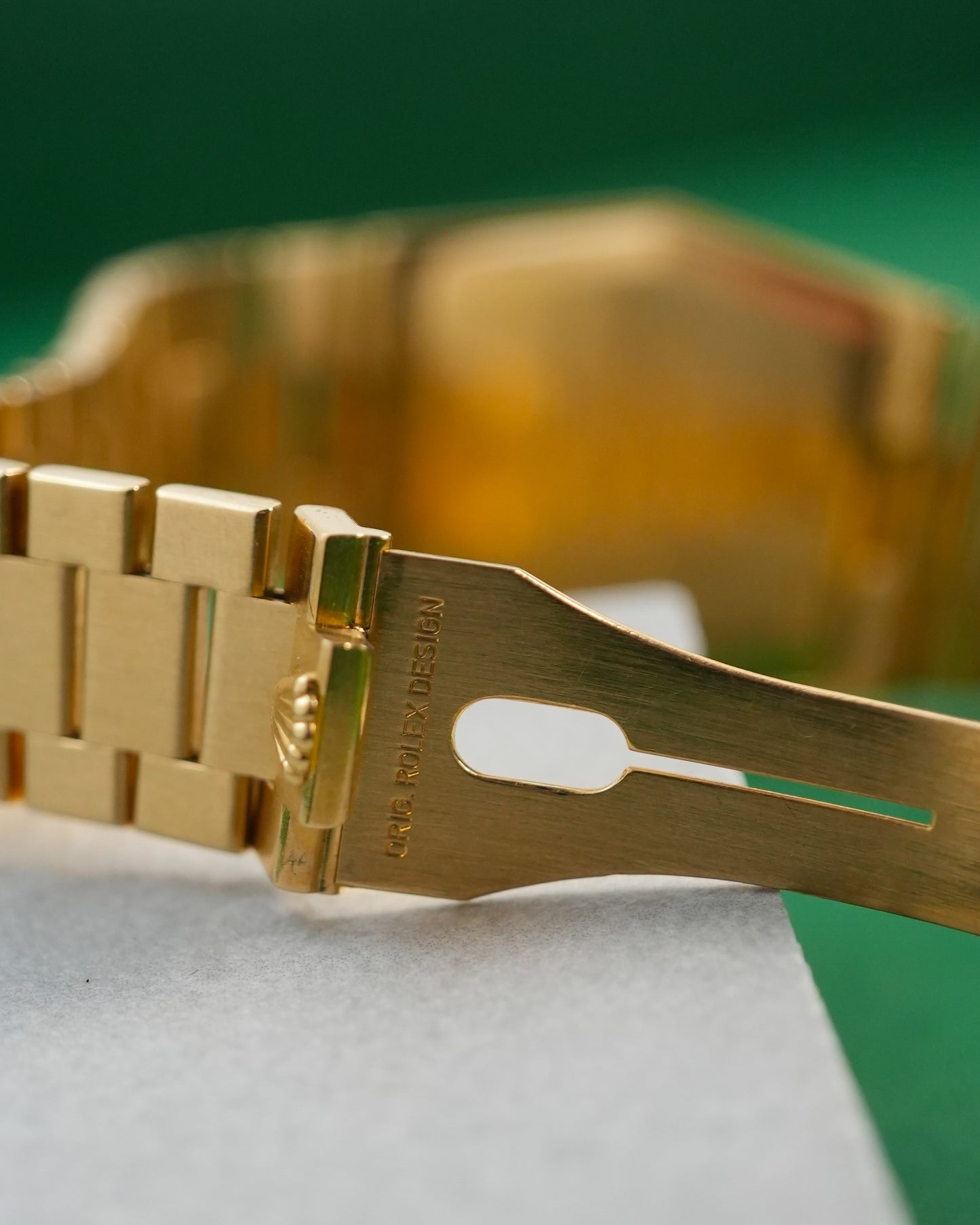 Rolex Cellini in Solid 18K Yellow Gold 33mm 4370