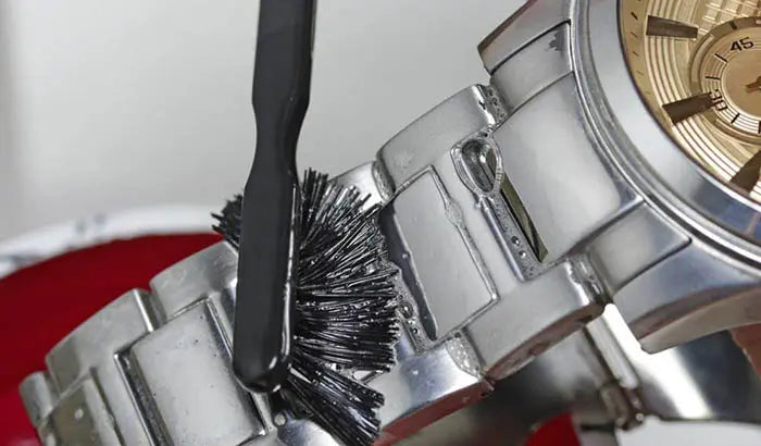 polishing of a watch